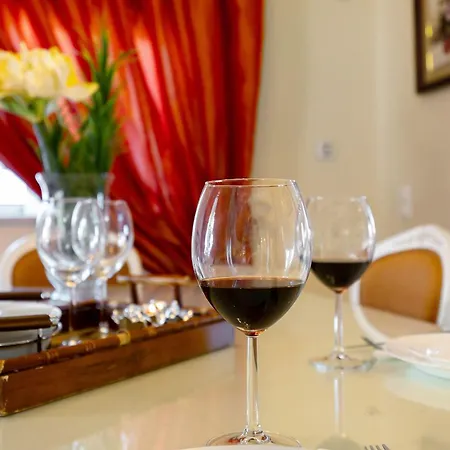 فيلة Tucha ألفور